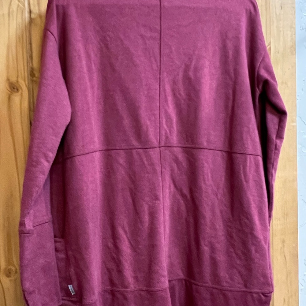 Eddie Bauer Women's Cardigan in Burgundy - Picture 4 of 6